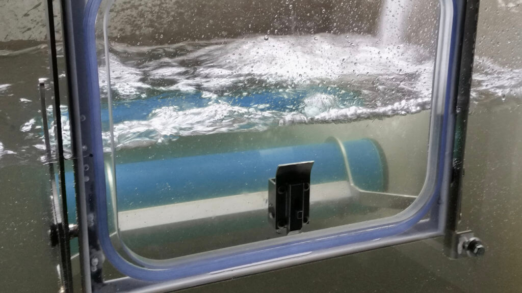 Vollautomatisches Hochwasserfenster während einer Testflutung
